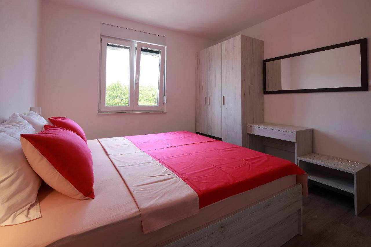 Apartmani Judita Pinezici  Exterior photo