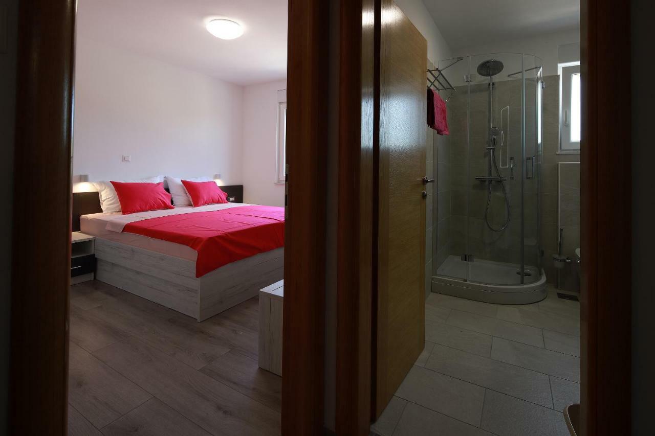 Apartmani Judita Pinezici  Exterior photo