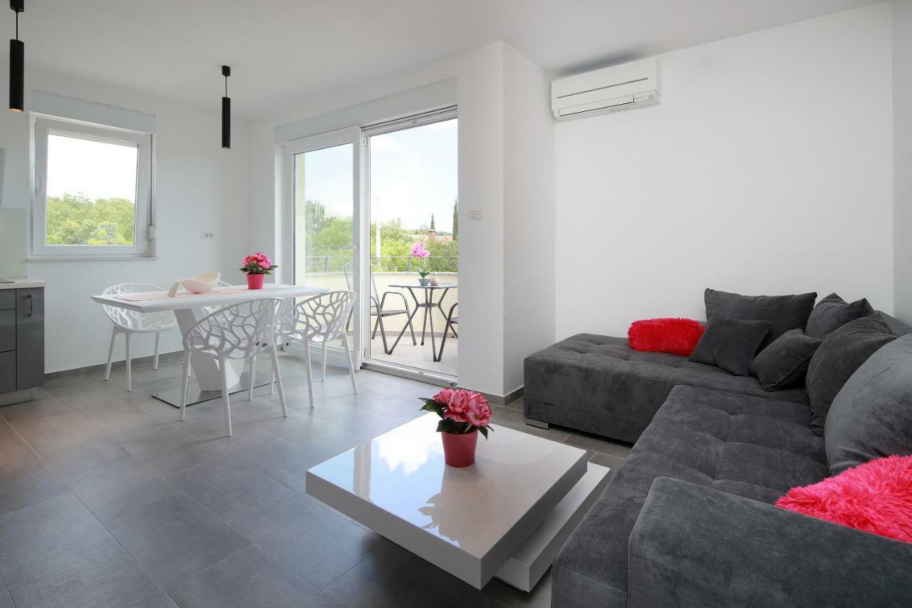 Apartmani Judita Pinezici  Exterior photo