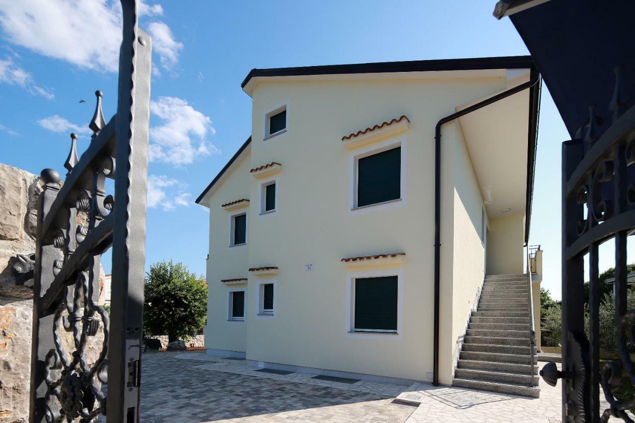 Apartmani Judita Pinezici  Exterior photo