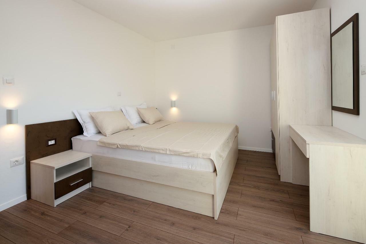 Apartmani Judita Pinezici  Exterior photo